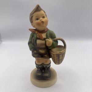M I HUMMEL GOEBEL 512/0 VILLAGE ‎ BOY FIGURINE 5" TALL TKM-3